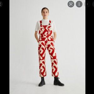 Barcelona, sustainable brand ThinkingMU, printed overalls.
